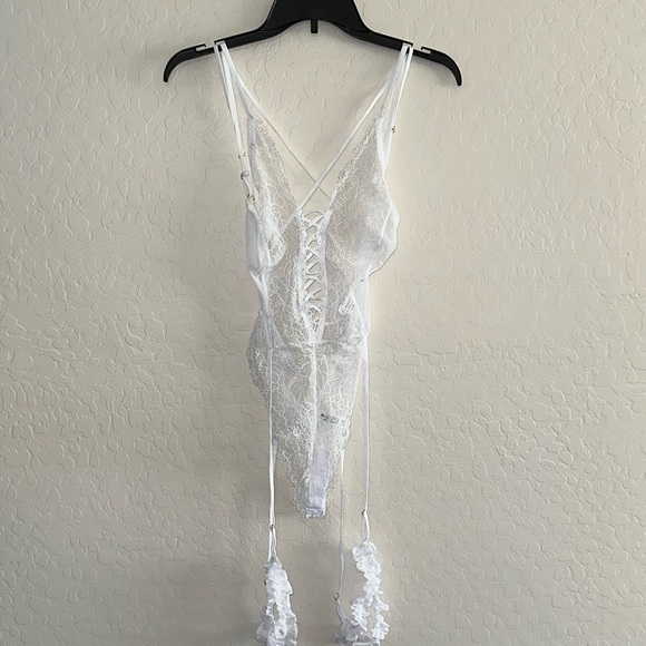 Mapale 8356 Sheer And Lace Bridal Teddy White Leg Garter Body Suit Size M/L NWOT - Picture 5 of 17